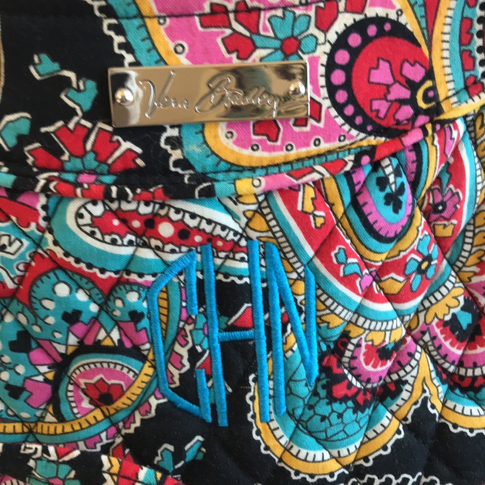 Vera Bradley crossbody bag. Floral Fun Sporty lil gal. NWOT “CHN” monogram - Picture 3 of 6